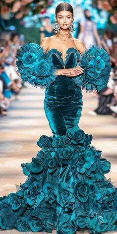 Dreamy Gowns, Gaun Fashion, Glamour Dress, Fantasy Gowns, Fashion Inspiration Design, Fantasy Dress, Romantic Dress, Gala Dresses, Art Dress