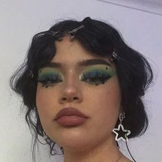 Festival Make Up, Maquillage On Fleek, Look Grunge, Alt Makeup, Hipster Grunge, Smink Inspiration, Alternative Makeup, Green Eyeshadow, Edgy Makeup