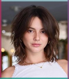 See the best hairstyles and haircuts for diamond-shaped faces that do excellent face contouring. Learn hair stylists’ tricks to highlight the winning aspects of your diamond face. Hairstyles For Diamond Shaped Faces, Diamond Shaped Face, Choppy Layered Hairstyles, Medieval Hairstyles, Hair Garland, Cute Short Haircuts, Face Shape Hairstyles