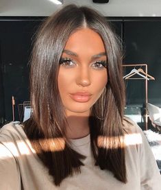 ✨ Platinový Blond, India Reynolds, Brown Hair Inspo, Brown Hair Balayage, Brunette Highlights, Long Brown Hair, Hair Color And Cut, Hair Envy, Brown Hair Colors