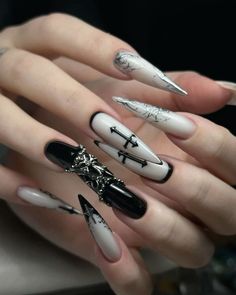 Gothic Stilletos Nails, Sharp Nails Design Ideas, Nail Inspo Edgy, Gothic Fairy Nails, Nail Inspo Alternative, Grunge Halloween Nails, Goth Aesthetic Nails, Trad Goth Nails, Gothic Nails Stiletto