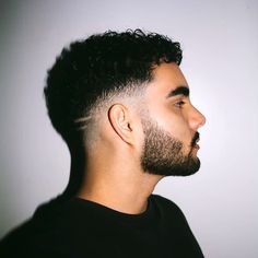 Corte de cabelo masculino em cabelo cacheado curto Curly Short Hair Men, Taper Fade Afro, Curly Men, Hairstyle Guide, Long Curly Hair Men, Haircuts Curly, Male Haircuts Curly, Hair Goal, Men Haircut Curly Hair