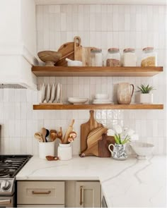 the kitchen counter is clean and ready for us to use in some places like this