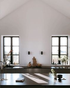 the kitchen counter is clean and ready for us to use in the day time hours