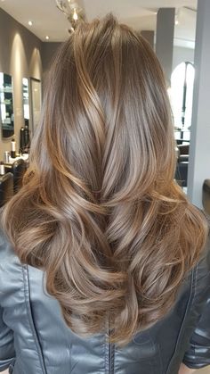 Hair Color Balayage Brown, Things To Do With Brown Hair, Golden Light Brown Hair Honey Caramel, Skin Color Hair Color Chart, Cinnamon Rolls Hair Color, Rich And Warm Brunette, Hair Trends 2025 Brunette, Caramel Balayage Wavy Hair, Caramel Brunette Hair Color