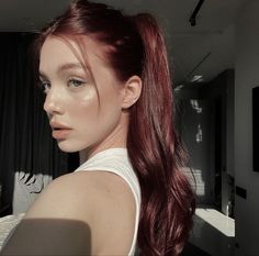 Leah Harries | El arte de ser nosotros Red Hair Pale Skin, Hair Colors For Blue Eyes, Pale Skin Hair Color, Red Hair Blue Eyes, Hair Pale Skin, Wine Red Hair, Red Hair Inspo, Wine Hair, Cherry Hair