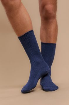 Itch-free socks for an allergy-free comfort from toes to knees Mid-length socks that ward off itchy feet and allergic reactions can be difficult to find since most of them are made with harmful elastics like latex or spandex. So we created one without the irritating synthetics through our lightweight latex-free crew socks. These pieces manage to stay up without any elastics or fabric treatments, allowing you to stay comfortable and free from allergies without constricting your feet, shins, and c Multiple Chemical Sensitivity, Latex Allergy, Skin Allergies, Free Socks, Free Label, Allergic Reaction, Circular Knitting, Allergy Free, Organic Cotton Fabric