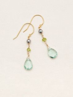 Classic elements meet modern styling in our Astoria Drop Earrings. A single freshwater pearl tops eye-catching faceted glass beads that reflect the #diyjewelry Pearl Tops, Diy Jewelry Inspiration, Hammered Hoop Earrings, Bracelets Diy, I Love Jewelry, Faceted Glass, Unique Earrings