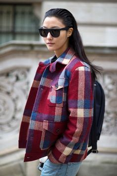 LFW fall 2015. Образы / Street Style / ВТОРАЯ УЛИЦА - Выкройки, мода и современное рукоделие и DIY Sweatshirt Street Style, Moda Hippie, London Fashion Week Street Style, London Fashion Weeks, Fall 2015 Style, Street Style Blog, Fashion Week 2015, Autumn Street Style, Street Style Inspiration