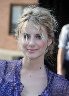 messy & lovely // Glamour Paris Melanie Laurent, Twist Braid Hairstyles, Messy Hairstyles, Pretty Hairstyles, Hair Looks