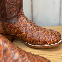 The price INCLUDES taxes and shipping anywhere in the United States. Introducing the JB-761 cowboy boot, an authentic work of art in footwear, made with genuine pirarucu fish in a shedron tone. This exotic and genuine material stands out for its unique texture and exceptional durability. The pigskin leather lining provides extra comfort and perfect adaptability to the foot. The cowhide sole, combined with a 12-inch shaft and 1.5" heel, provides a solid base and classic style. Made in León, Mexic Cowboy Outfit, Western Boots For Men, Beaded Shoes, Cowboy Outfits, Boots For Men, Cowboy Boot, Pig Skin