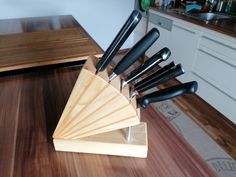 there are many knives in the holder on the counter