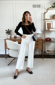 Style White Wide Leg Jeans, White Wide Leg Jeans Outfit, White Wide Leg Pants Outfit, Wide Jeans Outfit, White Wide Leg Jeans, Wide Leg Jeans Outfit, White Pants Outfit, Wide Legged Jeans