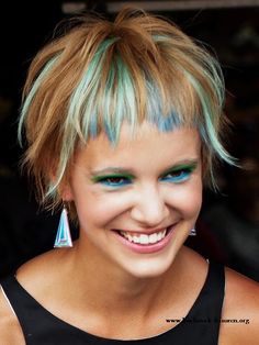 Colored Locks, Short Hairstyles 2015, Short Punk Hair, 2015 Hairstyles, Punk Hair, Funky Hairstyles, Edgy Hair, Penteado Cabelo Curto, Short Hairstyle