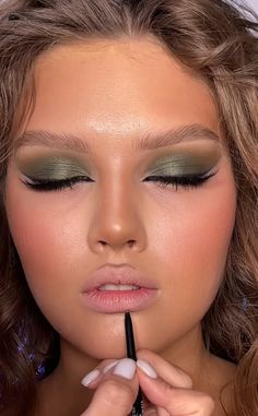 Green Makeup Looks Wedding, Olive Green Smokey Eye, Prom Makeup For Dark Green Dress, Green Makeup Wedding, Green Smoky Eyes Makeup, Makeup For Mint Green Dress, Makeup For A Green Dress, Dark Green Dress Makeup Ideas