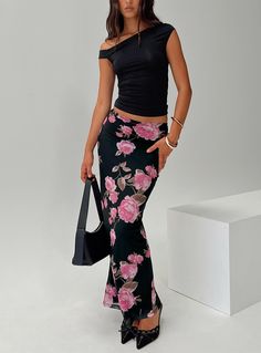 Maxi skirt Floral print, mesh material, elasticated waistband Good stretch, fully lined 95% polyester 5% elastane Cold gentle machine wash Black Pattern Skirt Outfit, Black Floral Skirt Outfit, Long Floral Skirt Outfit, Boots Maxi Skirt, Floral Maxi Skirt Outfit, Paris Fits, Vacay Fits, Wildflower Theme, Styling Skirts