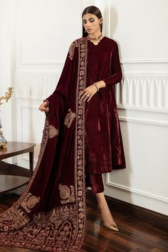 31 October, Velvet Shawl, Pakistani Fashion Party Wear, Dress With Shawl, Embroidered Velvet, Kurti Designs Party Wear