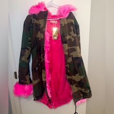 New With Tags. Camo Jacket With Hot Pink Super Soft Fur Lining Throughout And Hood. Super Stylish. Size Xxl However Fits More Like An Oversized L Or Xl Oversized Trench Coat, Dressy Jackets, Beige Blazer, Textured Jacket, Heavy Coat, Pink Fur, Camo Jacket, Red Adidas, Denim Cotton