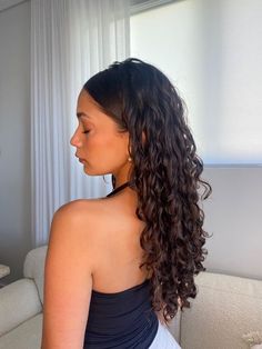 Wavy Hairstyles Slicked Back, Long Curly Hair Headband, Curly Model Hair, Curly Wash Day Hairstyles, Long Brown Hair Styles Hairstyles, Slick Front Pieces Hair Down Curly, First Day Of School Hair Curly, Summer Wet Hairstyles, Slick Headband Hairstyles