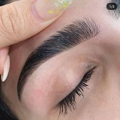 Eyebrows 2023, Thick Eyebrow Shapes, Instagram Eyebrows, Perfect Eyebrow Shape, Lash And Brow Tint, Sultry Makeup, Eyebrow Shapes