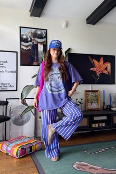 Summer Outfit With Pants, My Hat Outfit, How To Style Patterned Pants, Colorful Fun Outfits Aesthetic, T Shirt Summer Outfits, Outfit Content Ideas, Cute Outfits Pants, Fun Colorful Outfits, Color Pop Outfit