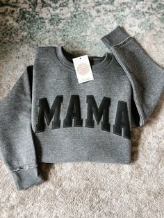 Vinyl Sweatshirt Ideas, Puff Vinyl, Htv Shirts, Diy Sweatshirt, Tunic Sweatshirt, Vinyl Shirts, Mama Sweatshirt, Style T Shirt, Diy Shirt