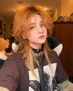 ig @/dreammieine Fluffy Jellyfish Haircut, Male Jellyfish Haircut, Long Masc Haircuts, Tomboy Twintails, Tomboy Sidetails Haircut, Fox Cut Hairstyle, Tomboyish Sidetails Haircut, Long Hair With Undercut, Tomboy Sidetails