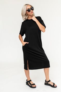 Maeve Dress in Black Tank Top Layering, Wispy Hair, Faith Clothing, Dress Pockets, Trendy Fall Outfits, Shirt Dress Style, T Shirt Style, All Black Outfit, Style T Shirt