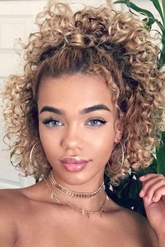 Easy And Beautiful Hairstyles, Trendy We Fryzurach, Short Curly Hairstyles For Women, Beautiful Curls, Short Curly Hair, Long Curly Hair, Curly Girl, Ponytail Hairstyles