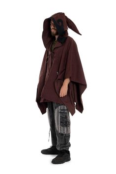 This cosy mens poncho has a great big wizard hood, perfect for LARP, cosplay and festivals. Made from thick cotton canvas and lined with fleece. One size fits all. THIS LISTING IS FOR BROWN Also available in Black or Army Code: POTTER PONCHO (MPH001) Medieval Cloak Men, Wizard Outfit Design Male, Wizard Clothing, Wizard Clothes, Modern Wizard, Wizard Outfit, Wizard Cloak, Wizard Fashion