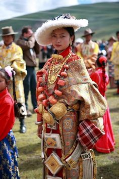 tibetan Design Image, Mode Inspo, Traditional Dress