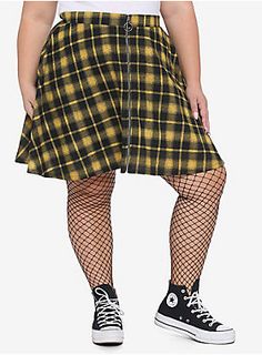 Pleated Skirt Plus Size, Yellow Plaid Skirt, Polo Shirt Girl, Cute Shape, Skirt Plus Size, Wardrobe Wishlist, Badass Style, Suspender Skirt, Yellow Plaid