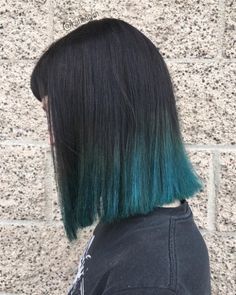 Black Bob With Blue Dip Dye Blue Dip Dye Hair, Blue And Green Hair, Dipped Hair, Dip Dye Hair, Dye Hair, Lob Hairstyle, Hair Guide, Super Hair, Trendy Hair Color