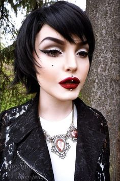 Maquillage Goth, Fete Emo, Rose Shock, Makeup Orange, Goth Make Up, Brown Matte Lipstick, Rock Makeup, Lipstick Eyeshadow