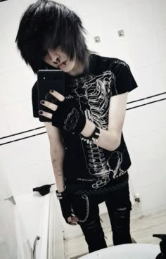 Emo Outfits For Guys, Emo Boy Outfit, Scene Outfit Ideas, Emo Scene Outfits, Male Manipulator, Emo Outfit Ideas, Johnnie Guilbert And Jake Webber, Cute Emo Guys