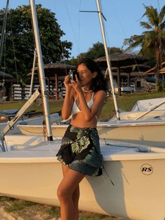 Seashell Tie dye mini wrap skirt - Black/Green Black Beachy Outfits, Beach Tropical Outfit, Summer Outfit Skimpy, Hawaii Rainy Day Outfit, Beach Town Vacation Outfits, Tropical Backpacking Outfits, Brazil Trip Outfit, Island Cruise Outfits, Vacation Going Out Outfits Night Out