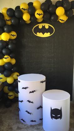 batman themed party decorations and balloons