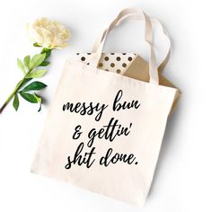 Messy Bun Gettin' Shit Done | Canvas Tote Bag Funny Tote Bags, Tassen Design, Cricut Craft, Craft Show Ideas, Lightweight Bag, Bag Ideas, Cricut Creations