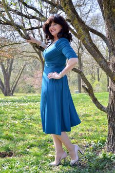 Dresses For Older Women, Apple Body Shape Outfits, Ladylike Outfits, Fashion Weeks, Blue Outfit, Mom Outfits, Favorite Dress