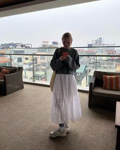 Maxi Skirt And Sweatshirt, Copenhagen Outfit Aesthetic, White Sneakers Skirt Outfit, White Skirt Maxi Outfit, Sweatshirt With Long Skirt, Long Skirt Crewneck Outfit, Maxi White Dress Outfit, Sweatshirt Long Skirt Outfits, White Maxi Skirt Outfit Spring