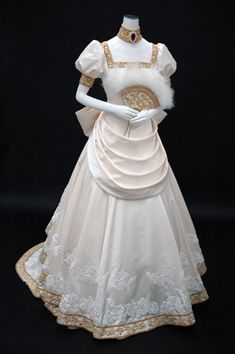 real Oscar's ball dress - Versailles o bara Royal Ball Dress, Versailles Ball, Rose Of Versailles, Lady Oscar, Royal Clothing, Shotting Photo, Oscar Dresses