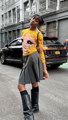 Winter Skirt Outfit With Boots, Dostoevsky Books, Red Cherry Nails, Boots And Skirt, Street Style Boots, Outfit Biker, Burgundy And Brown, Outfit Yellow, Girly Outfit