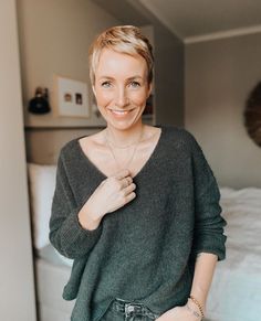 Funky Pixie Cut, 90s Pixie Cut, 90s Pixie, Traditional Hairstyle, Short Hair Pixie Cuts, Choppy Hair, Trendy Short Haircuts, Mom Hairstyles, Fancy Hairstyles