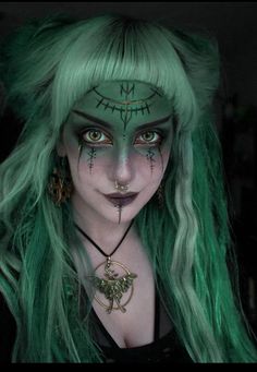 Pagan makeup Characters With Green Hair, Trendy Costumes, Halloween Makeup Witch, Halloween Trends