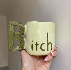 Funny Ceramic Mugs, Clay Cups Aesthetic, Funny Clay Art, Diy Clay Cup, Pottery Designs Aesthetic, Clay Mugs Aesthetic, Funny Ceramics Ideas, Mug Inspo Design, Pottery Aesthetic Ideas