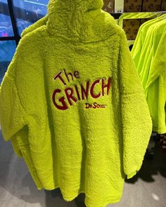 Grinch Clothes, Funny T Shirt Sayings, Christmas Props, Pajama Fashion, Desi Fashion Casual, Teen Life Hacks, Grinch Christmas, The Grinch