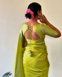 Plain Green Blouse Design, Plain Silk Saree With Designer Blouse, Plain Blouse Designs Latest Silk, Trendy Blouse Designs For Silk Sarees, Plain Saree Blouse Designs, Plain Saree Blouse, Plain Saree With Designer Blouse, Green Sarees, Latest Blouse Neck Designs