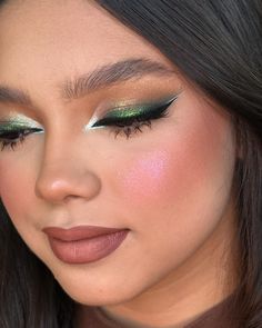 Glitter Makeup Looks, Carnival Makeup, Make Up Ideas, Makeup Pro, Makeup Class, Beautiful Eye Makeup, Asian Eye Makeup