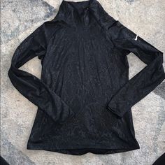 Never Worn. Super Warm Running Sweatshirt. Snake Skin Under Print. Women’s Size L Nike Long Sleeve Moisture-wicking Activewear, Nike Pros, Nike Black, Nike Tops, Black Nikes, Snake Skin, Nike Women, Sweatshirts Hoodie, Womens Tops