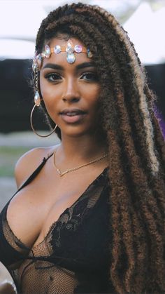 Dark Skin Women, Faux Locs, African Beauty, 인물 사진, Black Girls Hairstyles, African Women, Black Is Beautiful, Black Women Hairstyles, Locs